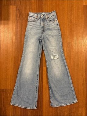 Levi’s Ribcage Bell Jeans Size 25